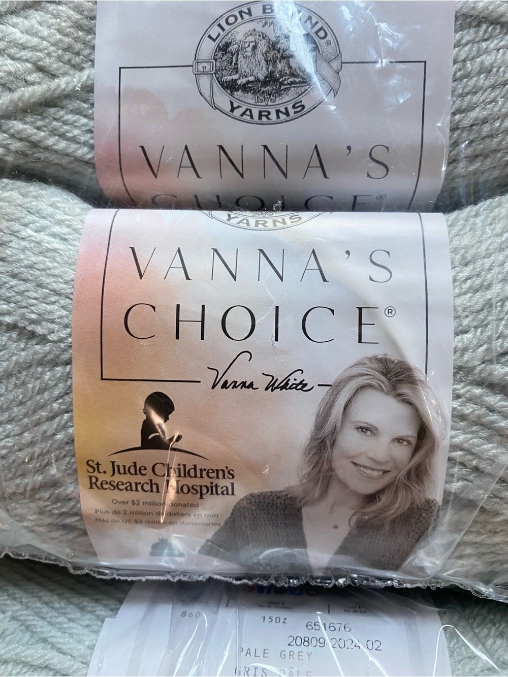 🧶 NWT🧶 Lion Brand Yarn, Vanna’s Choice Light Grey, 100% Acrylic Yarn - 18 skeins - Picture 3 of 5